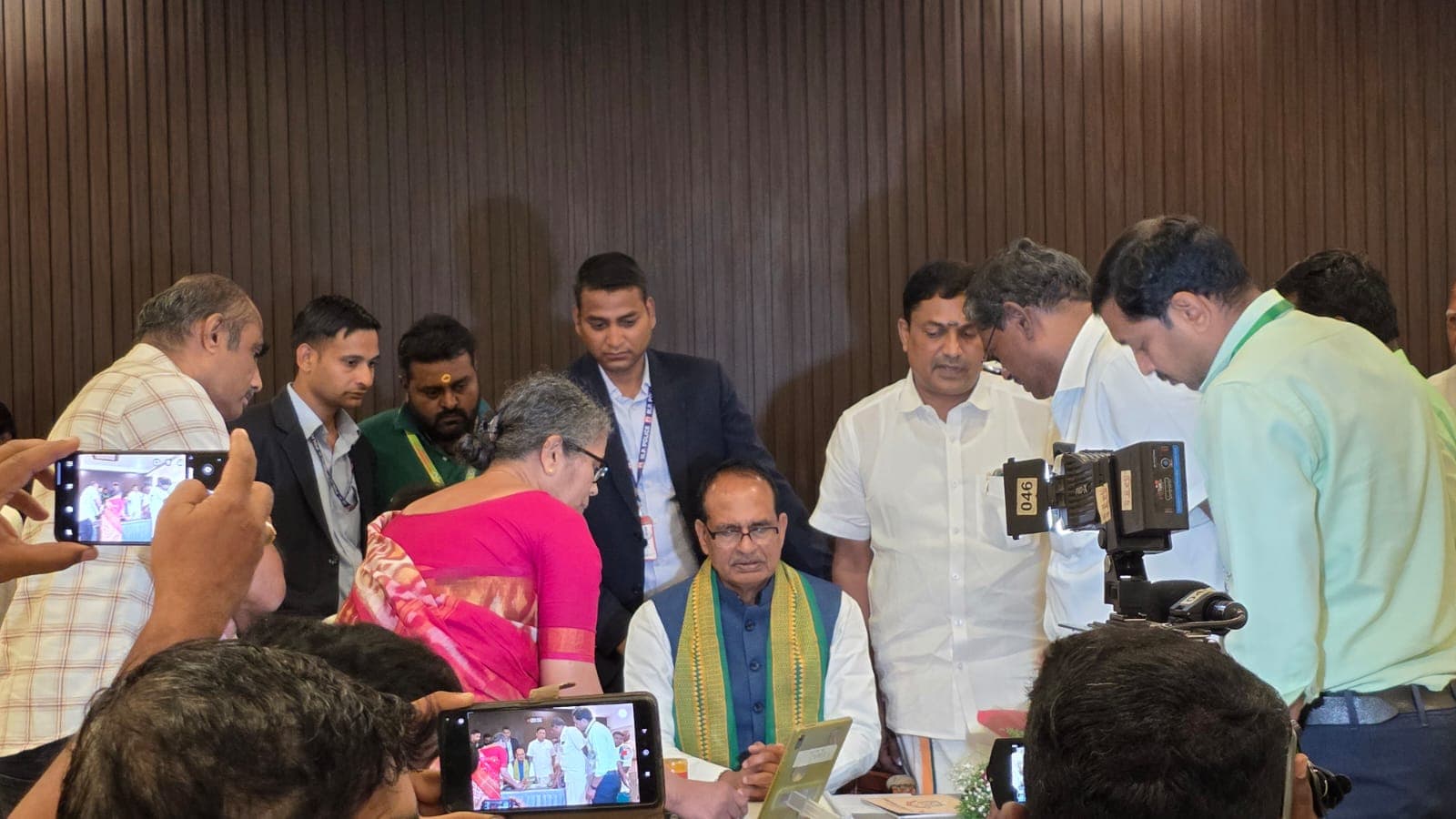 Showcasing TARAM to Hon. Union Agriculture Minister at Turmeric City, Erode